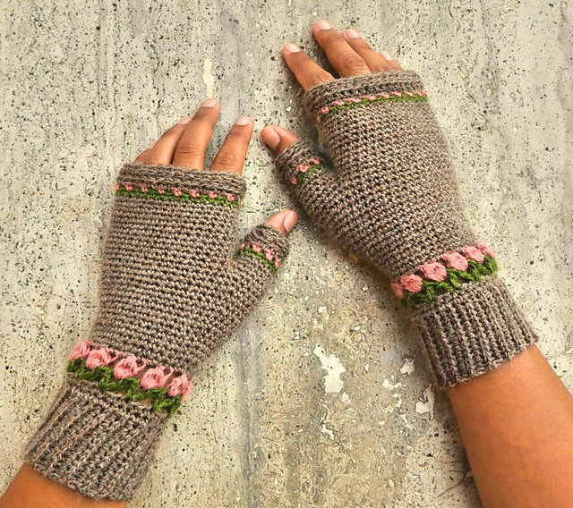 [Free Pattern] Crochet Tulip Fingerless Mittens